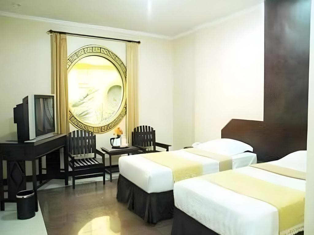 V3 Hotel สุราบายา ภายนอก รูปภาพ