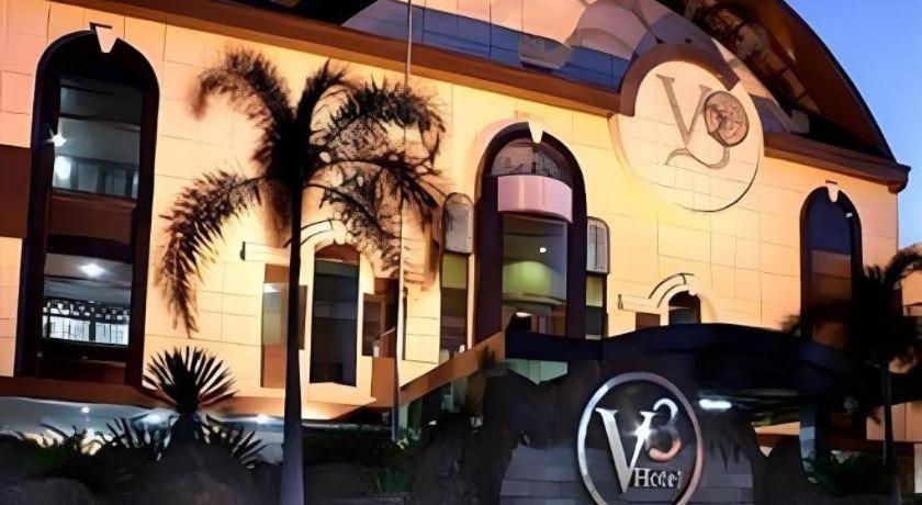 V3 Hotel สุราบายา ภายนอก รูปภาพ