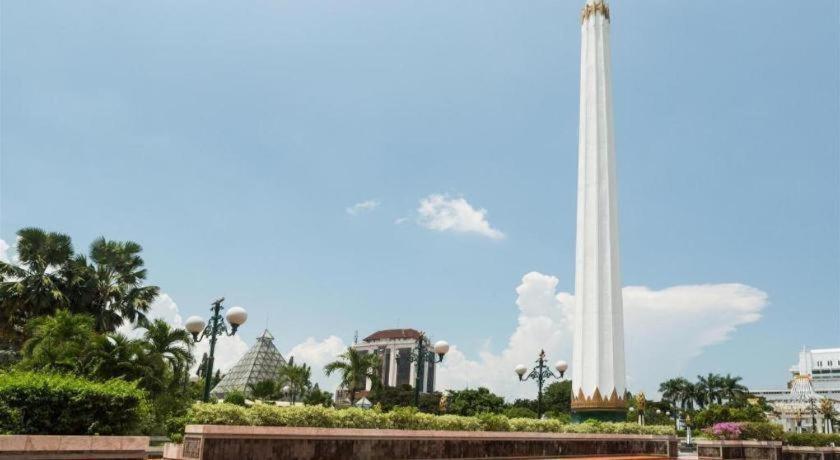 V3 Hotel สุราบายา ภายนอก รูปภาพ